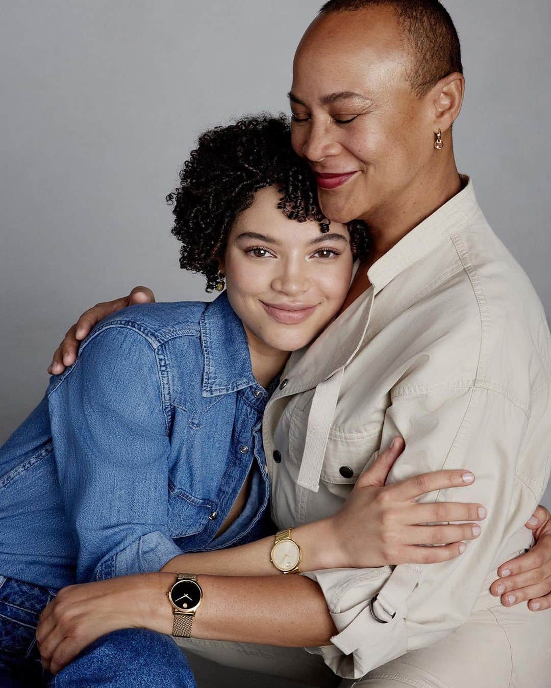 モバードのインスタグラム：「Give the gift of time and celebrate mom with beautifully crafted timepieces from our #MuseumClassic and #MovadoBold Horizon collections. Tap to shop.」