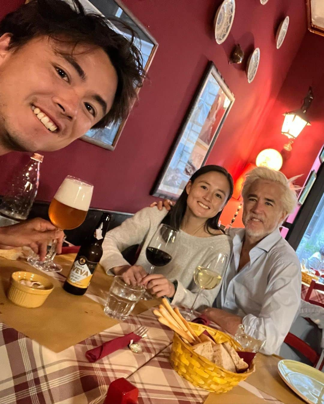 ダニエル太郎さんのインスタグラム写真 - (ダニエル太郎Instagram)「Family in Italy❤️ This week we are in Turin, the previous capital of the country.   ６ヶ月振りに家族皆んなで集まれました❤️ファミリー　イン　イタリーなーんて😅今はトリノで試合は月曜日からです。トリノは昔のイタリアの首都でした。ローマとトリノの関係は東京と京都みたいだな感じですね！」5月14日 5時35分 - tarodaniel