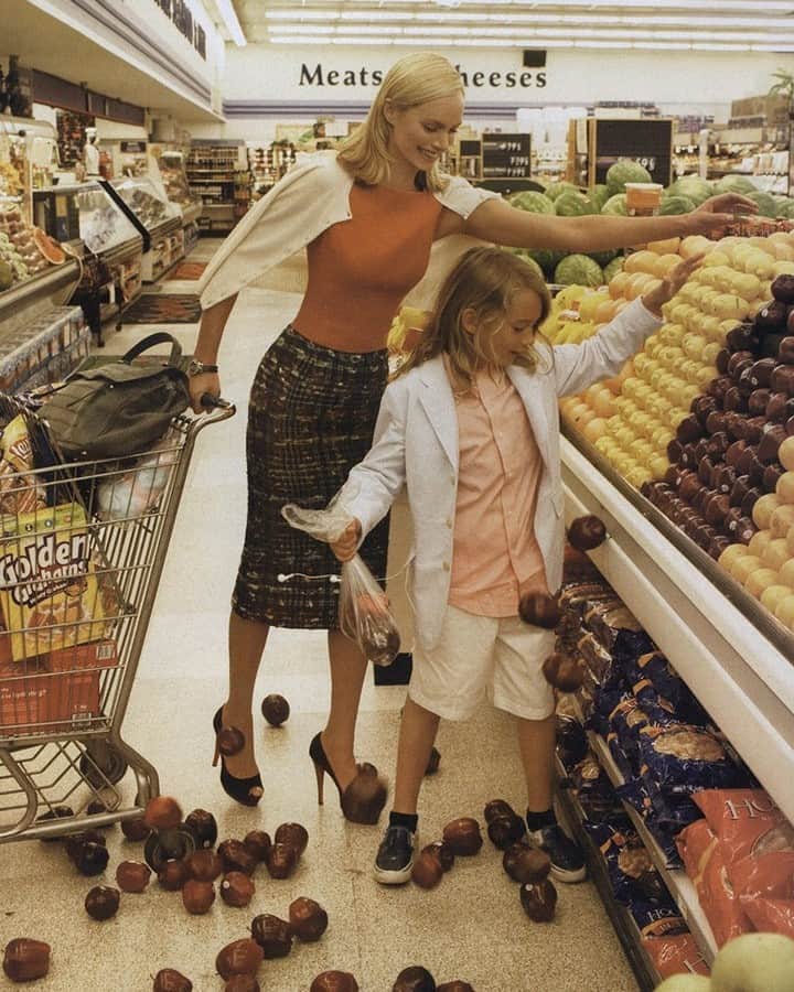 Vogueさんのインスタグラム写真 - (VogueInstagram)「Ahead of Mother’s Day tomorrow, we're looking back at some of the model moms who have been photographed with their children for Vogue. Some of these kids, who first appeared in the magazine as youngsters, are walking runways, or posing for shoots, just as their mothers did. In parallel fashion, the offspring of the people who grew up taping pictures of @ambervaletta, @cindycrawford, and @iamkarenalexander to their bedroom walls are now following these models’ model children.  At the link in our bio, take a peek into the family life of model moms throughout the pages of Vogue.   1.) Photographed by Carter Smith, Vogue, September 2015 2.) Photographed by Steven Meisel, Vogue, September 2008 3.) Photographed by Annie Leibovitz, Vogue, December 2019 4.) Photographed by Peter Lindbergh, Vogue,, February 2011 5.) Photographed by Arthur Elgort, Vogue, February 2004」5月14日 6時00分 - voguemagazine