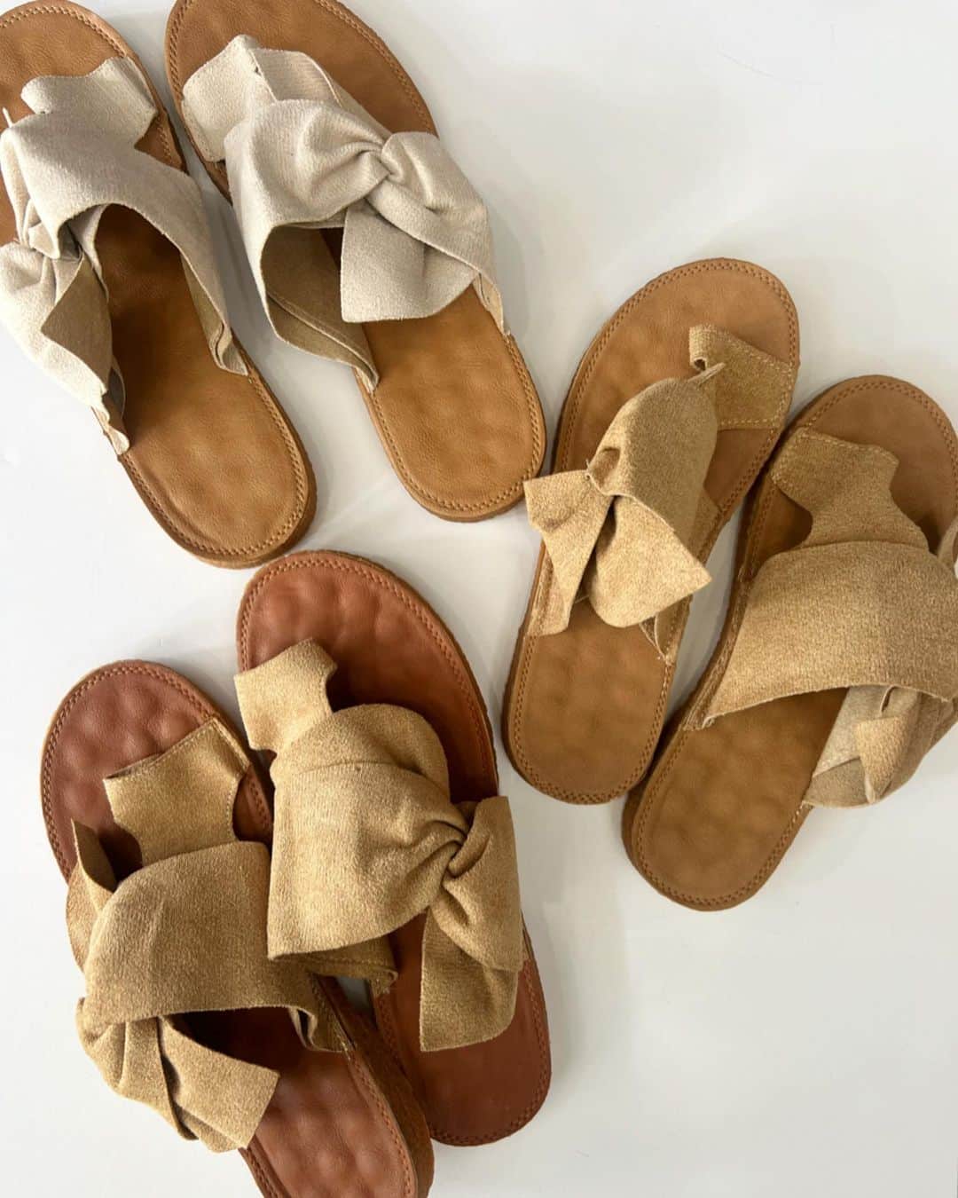 Pualani Hawaii Beachwearさんのインスタグラム写真 - (Pualani Hawaii BeachwearInstagram)「可愛いサンダルが入荷しました💓 お値段は$25 、カラーは3種類です。  これからの季節に活躍しそう☀️ 気になる方はお問い合わせ下さい☺️🌺  #hawaii#oahu#bikini#hawaiilove#ハワイ#ハワイ旅行 #ハワイ生活 #ビーチ#ビキニ#モンサラット#ハワイ土産#ビキニ#水着#ビーチウェア#海#夏#ワンピース#ワンピース水着#モンサラットアベニュー #ハワイライフ#bikini#fashion #swimsuit #summer#bikinishoot #bikinistyle #水着女子 #水着コーデ #ビキニ👙 #ビキニコーデ #サンダル#sandalias」5月14日 6時14分 - pualani_monsarrat