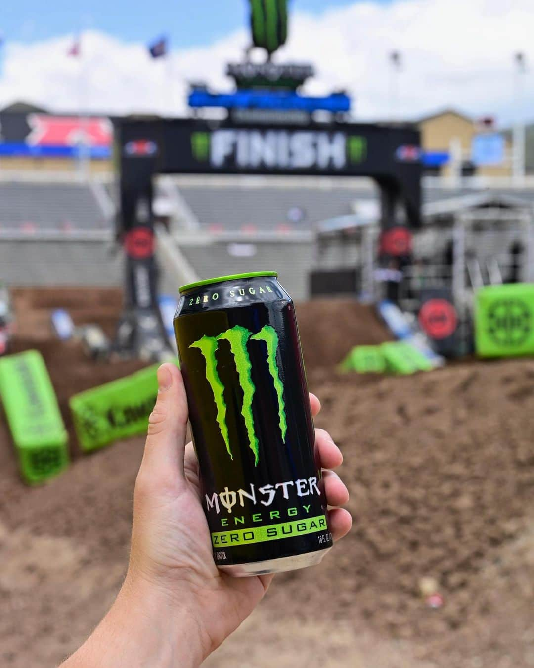 モンスターエナジーさんのインスタグラム写真 - (モンスターエナジーInstagram)「Championship Energy 🏆 @SupercrossLIVE  #MonsterEnergy #Supercross #SupercrossLIVE #ZeroSugar」5月14日 6時30分 - monsterenergy