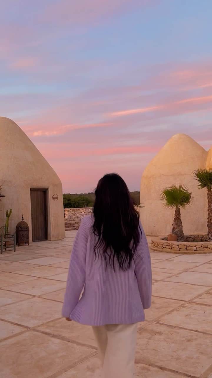 BEAUTIFUL HOTELSのインスタグラム：「@bina.travel takes us on a journey to Les Jardins de Villa Maroc, a boutique hotel located in Essaouira, Morocco. ✨  The hotel is nestled in the serene Swiri countryside and offers a unique experience with its newest addition, the Ecodomes. 🍂 These sustainable and stylish rooms are built with local materials and provide a sense of tranquility and privacy to every guest. 💫  Have you ever stayed in an Ecodome? 👀   📽 @bina.travel 📍 @jardinsdevillamaroc, Essaouira, Morocco 🎶 Amanati - Femme Fatale」