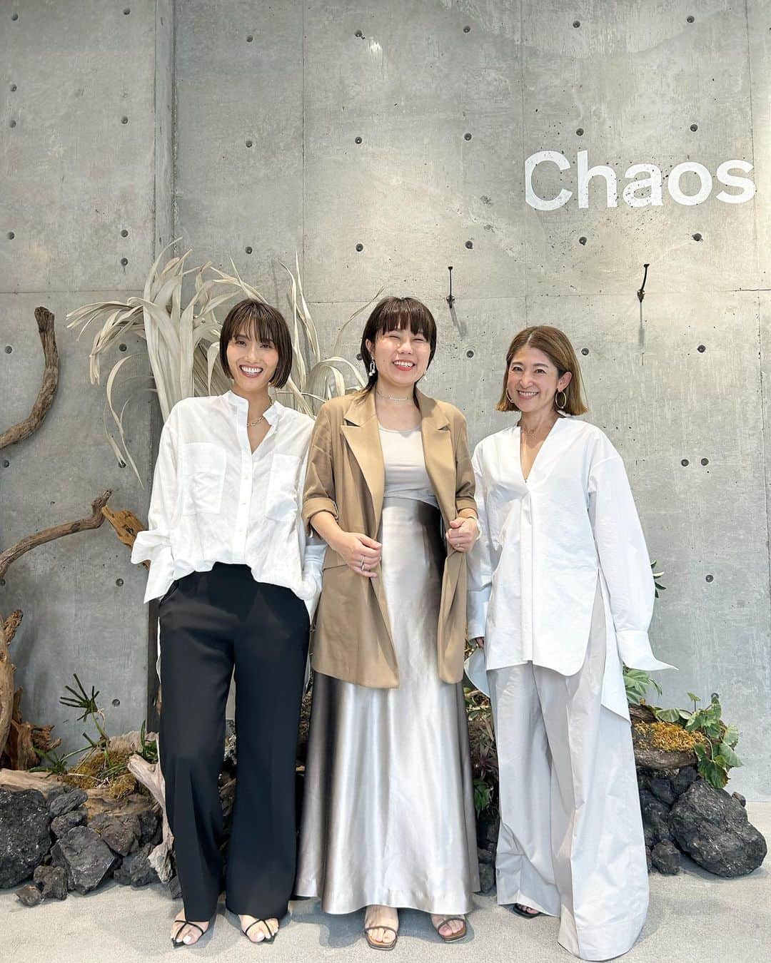 坪田あさみのインスタグラム：「早くもプレフォールが登場！思わず欲しくなってしまうカオスのインスタライブは、アーカイブにありますので、 よかったらご覧ください🖤 @chaos_tokyo.jp   スタイリスト望月律子さんの解説の説得力！ スタイリングも素敵なんです☺️ @ritsukomochizuki  勉強になりました！  #大人カジュアル #大人カジュアルスタイル #大人カジュアルファッション #大人カジュアルコーデ #きれいめコーデ #大人カジュアルコーディネート #大人カジュアル服　#こなれ感 #こなれカジュアル #こなれ #こなれコーデ　#40代 #40代ファッション #40代コーデ　#50代 #50代ファッション #50代コーデ  #カオス」
