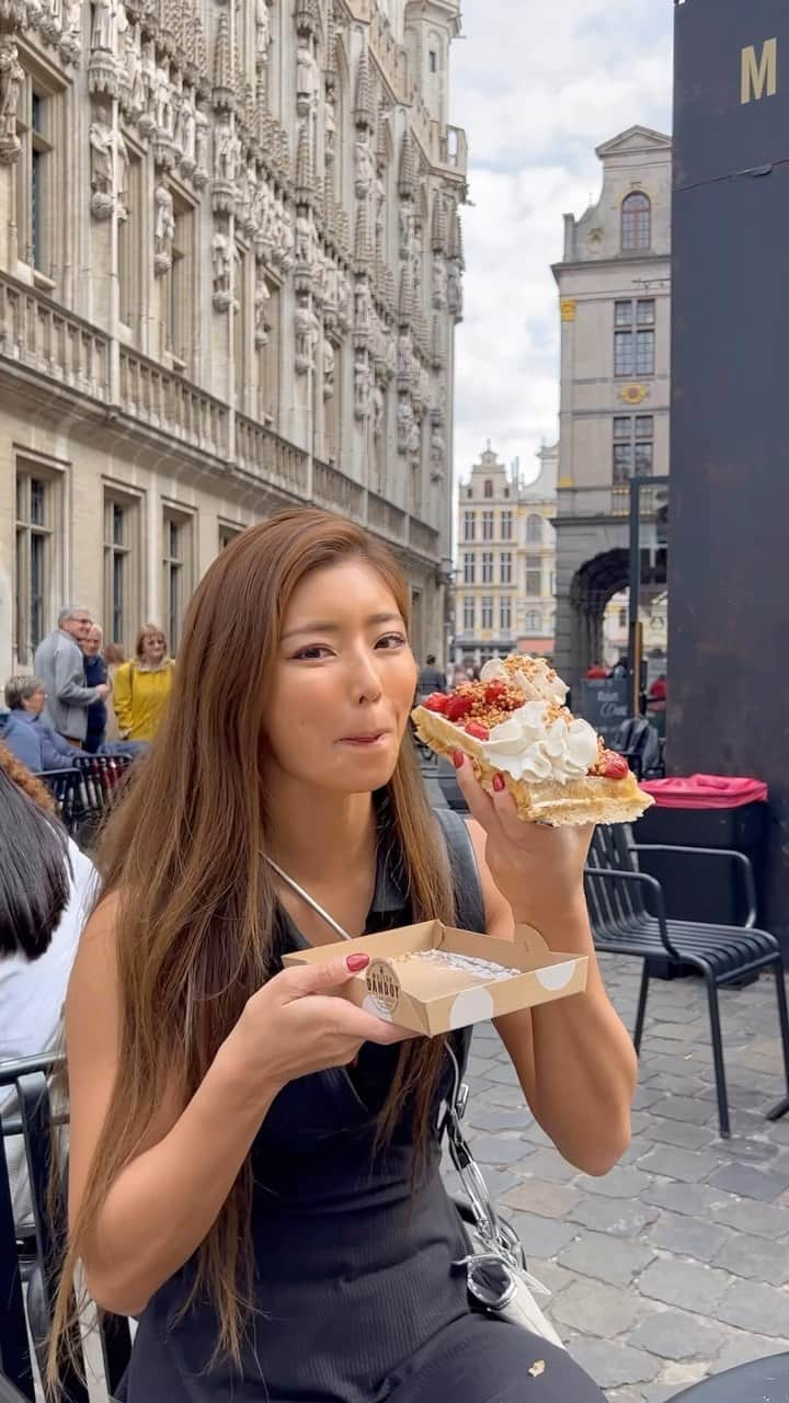 田上舞子のインスタグラム：「what I do while my trips sightsee, eat, drink,eat, drink,drink, drink….❤️❤️ 旅行中の写真や動画見返すとだいたいお酒飲んでる🙈💕」