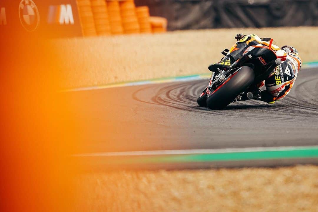 レプソル・ホンダのインスタグラム：「Anyone feeling racey?」