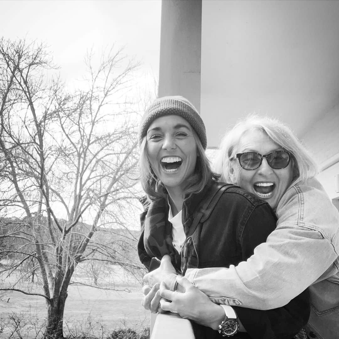 サリー・フィッツギボンズのインスタグラム：「Celebrating you today and everyday Mum ❤️ #HappyMothersDay to all the amazing and inspiring Mums near and afar 💫」