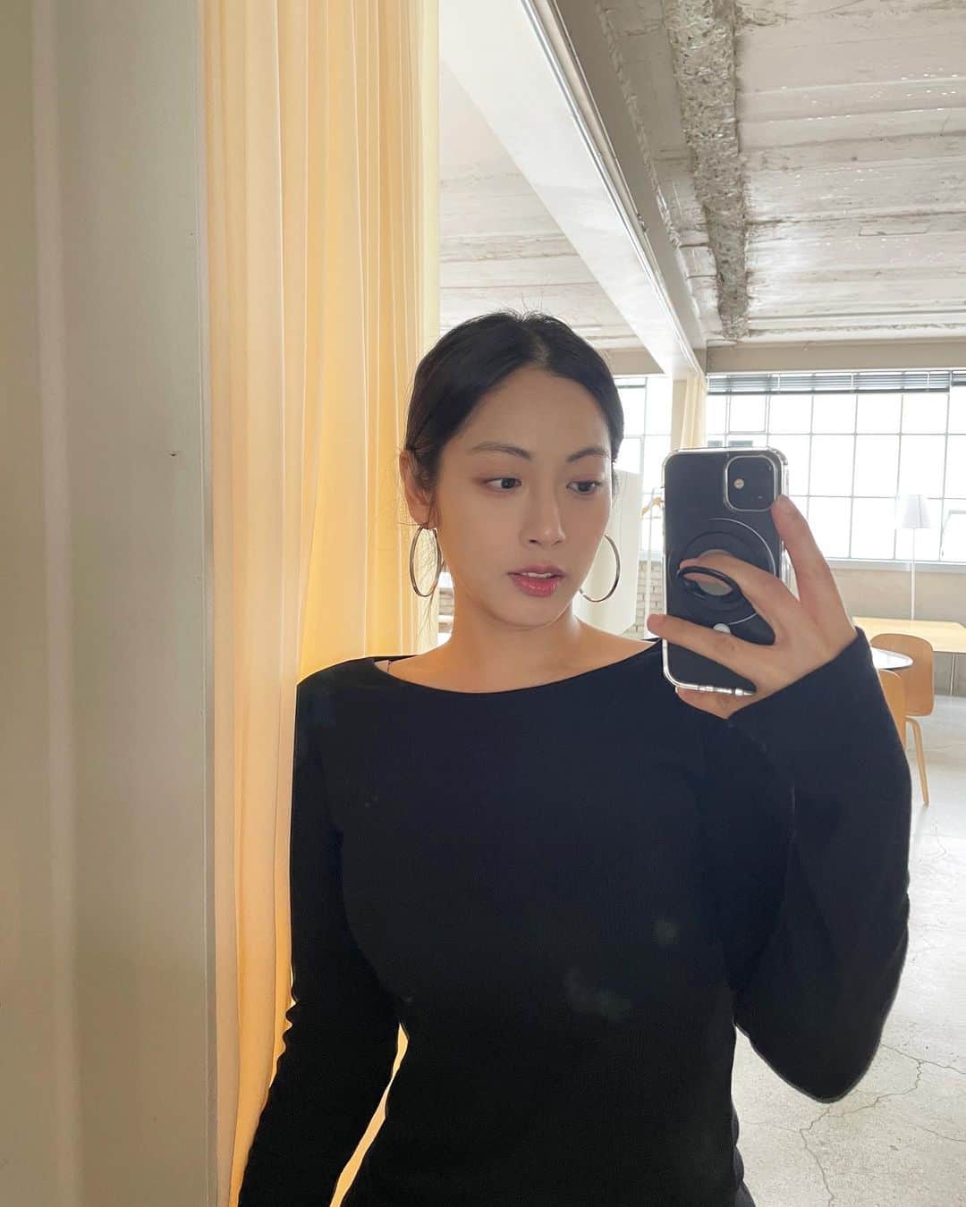 パン・ソヨンのインスタグラム：「조금 갈색🐈‍⬛🐜」