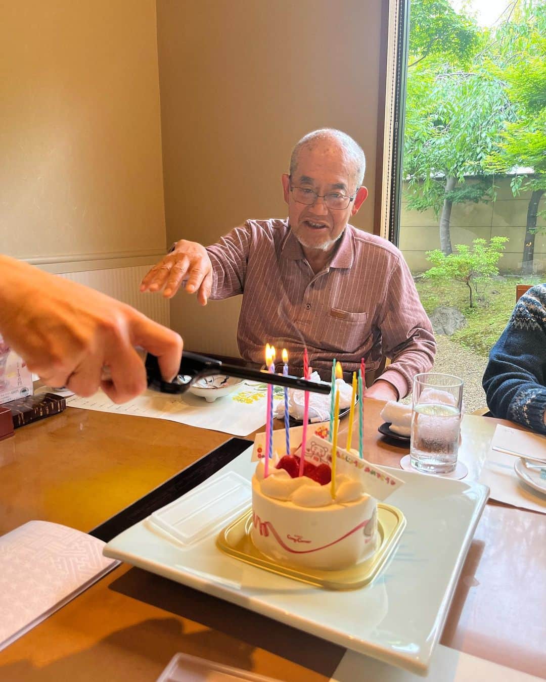 のインスタグラム：「今日は母の日と父の誕生日会です。家族で食事に行きました。  Today is Mother's Day and Father's birthday party. Went for a meal with family.」