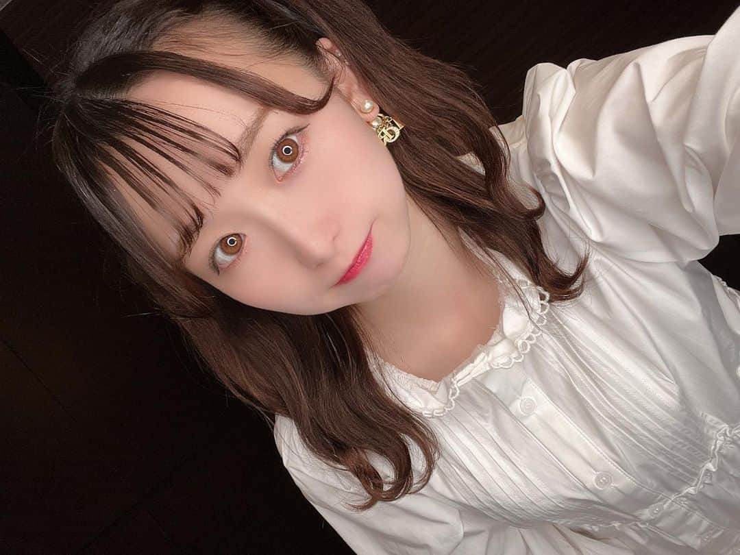 平野ほのかのインスタグラム：「~ ⁡ ⁡ ~ ⁡ ビジュ強めの日。 ⁡ ~ ⁡ ⁡ #平野ほのか #ビジュ #オシャレさんと繋がりたい  #ヘアアレンジ #ハーフツイン #色白 #盛れた #かわいい #幸せ #母の日」