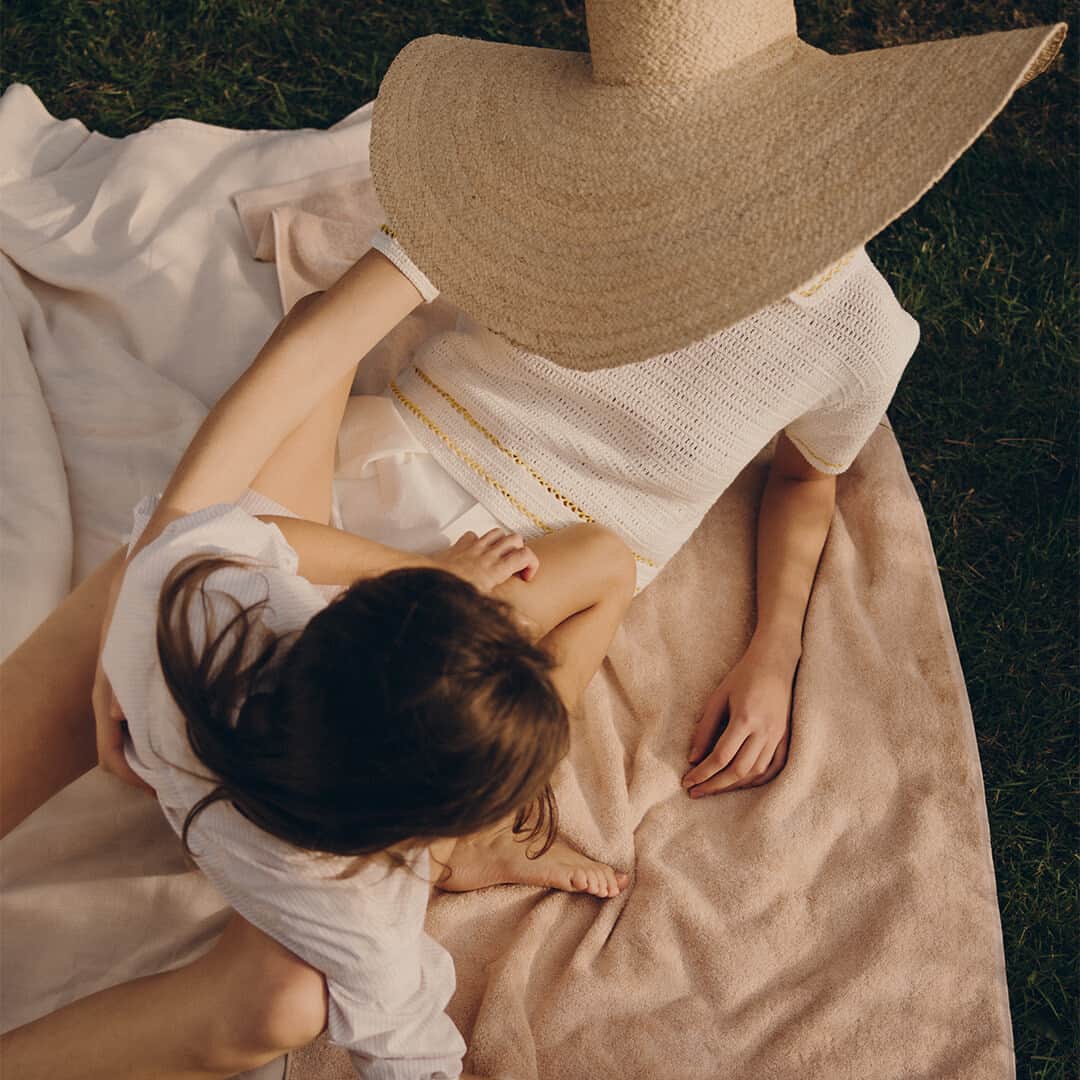 のインスタグラム：「Bonpoint Women SS23 | I 🍒 U, mom!​ The Maison Bonpoint celebrates all moms and whishes them a beautiful Mother's Day! ​  📷 @Charlotte_Lapalus ​  #Bonpoint #BonpointFemme」