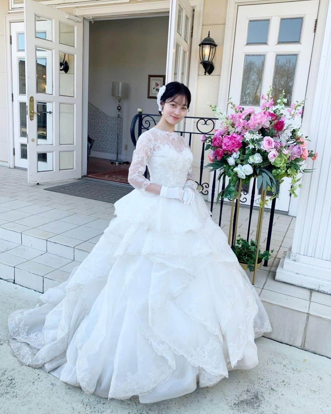 ♡プラコレWedding·⋆*さんのインスタグラム写真 - (♡プラコレWedding·⋆*Instagram)「. @placole_dressy【#DRESSY花嫁 】 【#プラコレ】をつけて投稿&フォローしてね♩ . ＝＝＝＝＝＝＝ . 現在放送中の「王様に捧ぐ薬指」に 出演している橋本環奈さんが 美しいドレス姿を公式SNSに公開💕  実際に着用していたドレスはこちら↓  💖KIYOKO HATAのフィオレンツァ 🎀alohina moe（アロヒナ モエ） 🤍Resoll CollectionのELENA  キラキラなウェディングドレス姿 とても可愛らしくて魅力的ですよね✨ ぜひチェックしてみてください🕊️ . ＝＝＝＝＝＝＝＝ 👗photo by... ousama_tbs さま ＝＝＝＝＝＝＝＝ . 『#DRESSY花嫁』『#プラコレ』の ハッシュタグをつけて写真をUPしてね✦ 花嫁アプリ『DRESSY by プラコレ』の 記事に掲載＆リグラムされるかも♩ . みなさまからのいいねや保存 コメントをお待ちしています♥ 「このウェディングドレス可愛い！」 「ヘアスタイルも気になる！！」 「今の花嫁さんの流行りは！？」etc. . ＝＝＝＝＝＝＝＝ 花嫁アプリでは、 プロのアドバイザーに結婚式の相談を何度でも♡ ウェディングドレスの記事や、 自分のウェディングレポを残せちゃう♡” . >>>TOPのURLからcheck ⋈ @placole_dressy >>>結婚のご相談は プラコレウェディングアドバイザーへ♡ @wedding_adviser >>>ウェディングレポを残したいなら、 farny by プラコレをcheck ✎ @farny_wedding >>>花嫁準備に欠かせないアイテムをお探しなら placole & dressy Beauty をcheck ❁ @dressy_beauty_ >>>素敵なドレスに出会いたい花嫁さま♡ @dressyonline_をcheck >>>おしゃれなファミリーフォトは ドレシーベイビーをcheck 𓏸 @dressy.baby >>>鎌倉にOPEN”お花とドレスと紅茶のカフェ” @dressyroom_teaをcheck𓌉𓇋 . ＝＝＝＝＝＝＝＝＝＝＝＝＝＝＝＝ . #プレ花嫁 #卒花 #花嫁 #卒花嫁 #結婚 #結婚式 #試着レポ #farnyレポ #2023秋婚 #2023冬婚 #2023春婚 #2023夏婚 #カラードレス試着 #ドレス試着 #ドレス試着レポ #ドレス選び #カラードレス #カラードレス迷子 #ウェディングドレス #ドレス迷子 #スタジオ撮影 #お座りショット #王ささ #ピンクドレス #王様に捧ぐ薬指 #橋本環奈」5月14日 17時02分 - placole_dressy