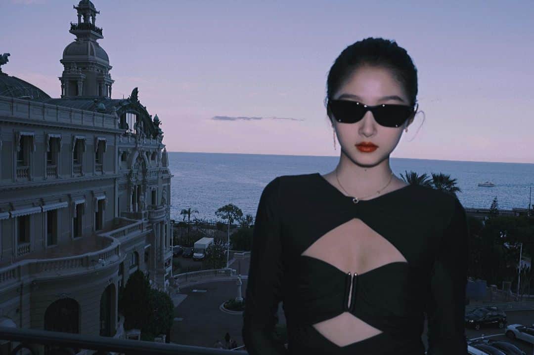 クアン・シャオトン（Guan Xiaotong）のインスタグラム：「😎开工吧」