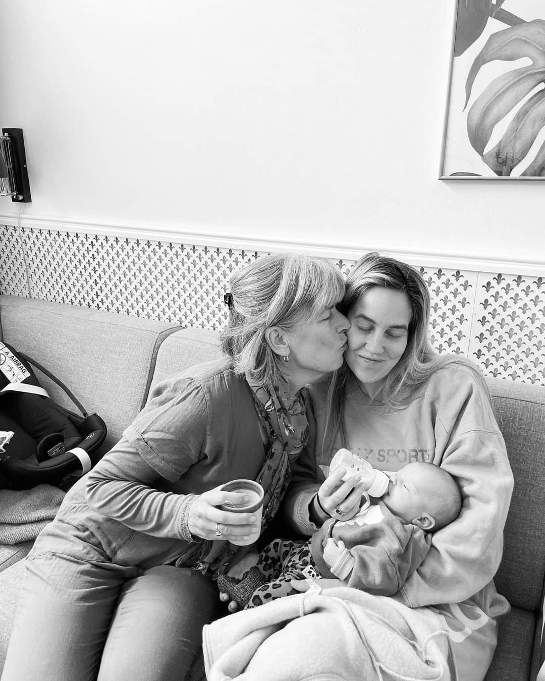 のインスタグラム：「Zonder moeders geen vaders, zonder moeders geen zonen, zonder moeders geen dochters, zonder moeders geen oma’s, zonder moeders geen leven ♥️」