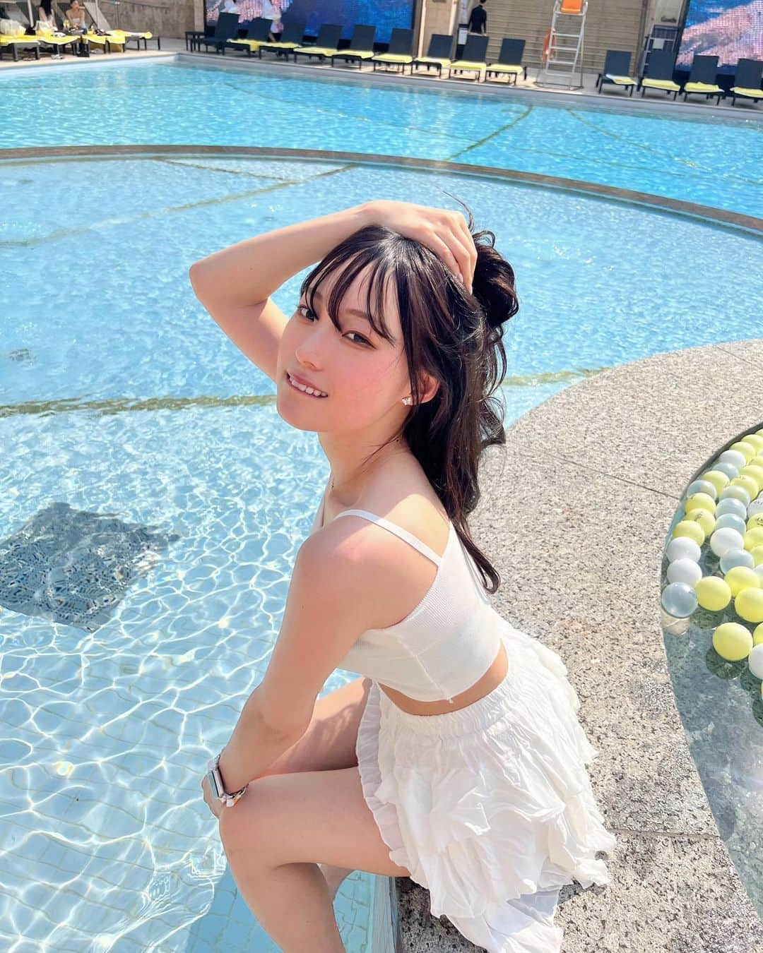 ゆうなのインスタグラム：「黒髪最後の写真だよ😉どうかな」