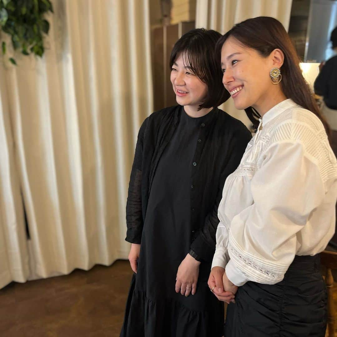 澤真希（小澤真貴子）さんのインスタグラム写真 - (澤真希（小澤真貴子）Instagram)「5月頭。家族で念願のお店へ行ってきました🍴 「どうくつ」 仙台市青葉区にあって、高校時代からの親友がやっているお店なのです💕 光が入る隠れ家みたいな空間。そして優しいベルギー料理。  お店で偶然、同級生家族と会えて嬉しかったなぁ🤲  詳しくは次の投稿で❤️  #ベルギー料理　#どうくつ #仙台グルメ #仙台ランチ #仙台ディナー   #日本旅行 #japantravel #japantrip #東北旅行 #仙台 #仙台旅行 #仙台観光 #miyagi #tohoku #宮城　#宮城県 #仙台市 #sendai #仙台駅　　#澤真希」5月14日 17時11分 - sawa.maki.official