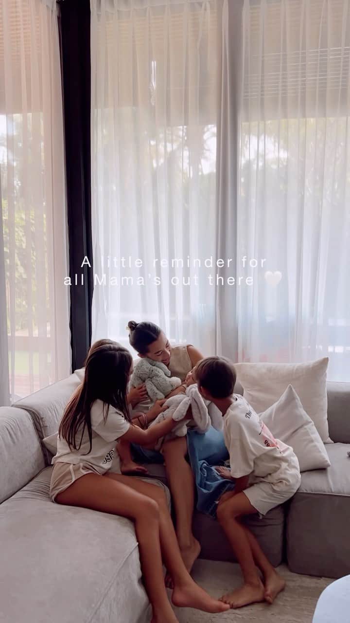 Jennifer Bachdimのインスタグラム：「Happy international Mother’s Day ❤️ today and everyday we should celebrate Mother’s !! Mom’s you are truly amazing!! Sending so much love to all of you 🙏🏼✨ #mothersday #momlife」