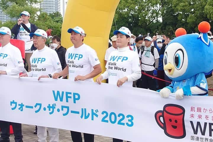 川﨑宗則さんのインスタグラム写真 - (川﨑宗則Instagram)「wＦP ウォーク　ザ　ワールド　2023 にて！参加費の一部が、世界中の子供達の給食費になる🥹素晴らしいイベントを16年やってます！日清フーズさんが協賛🍜してくれてます🤓みんな、笑顔がキラキラ⭐️💫していて、可愛かった😘😘また、来年もウォークザワールド🗣️言いたい😜チェチェチェチェスト！」5月14日 17時42分 - mune.kawasaki.official