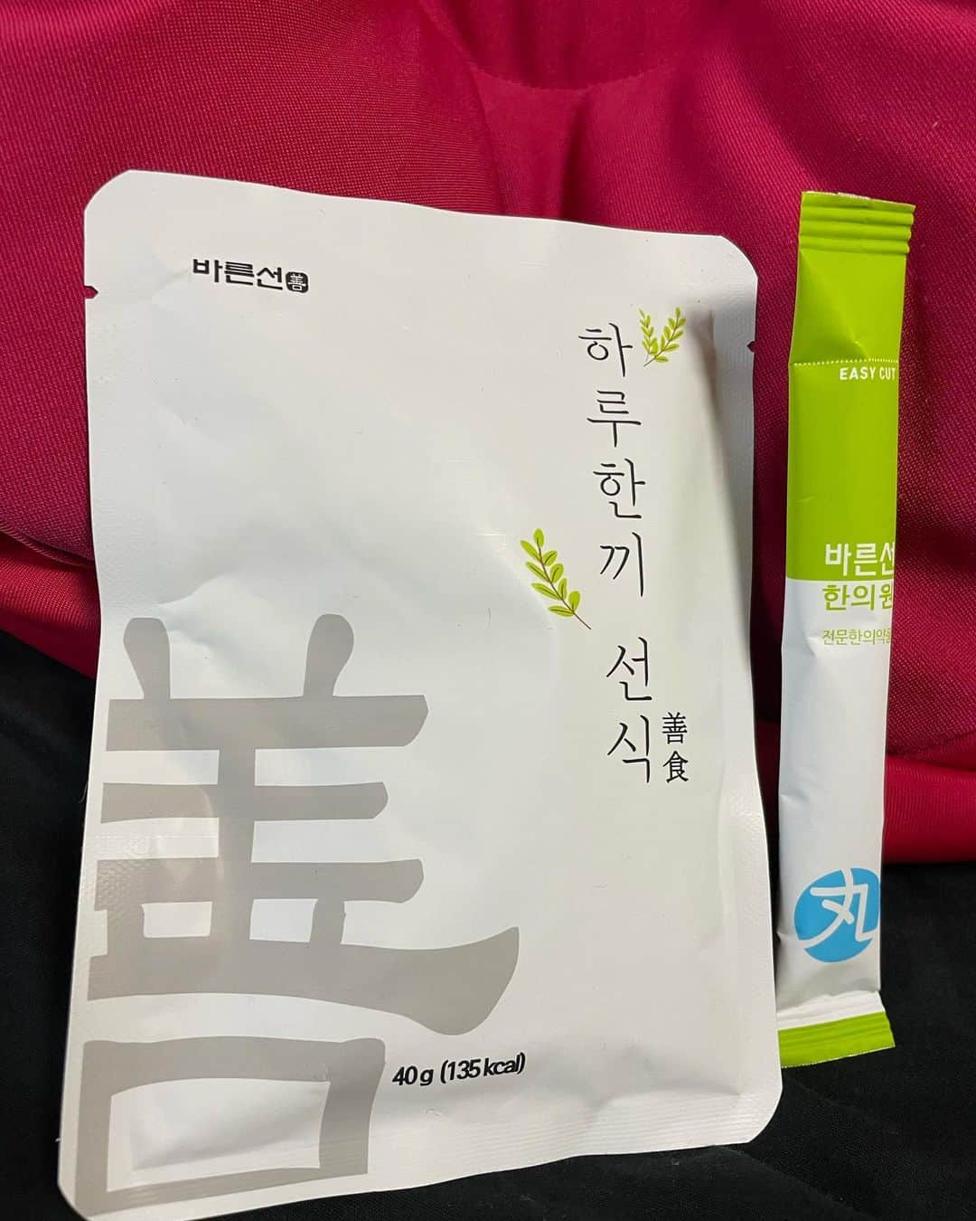 リアラさんのインスタグラム写真 - (リアラInstagram)「@barunsunjpn   10ヶ月でスローダイエット。 マイナス7kg   ご褒美のご飯の一食はガッツリ食べて、朝はプロテインだけとか夜中はおにぎりだけと自分の中で決めています！  韓国漢方は身体に副作用がない負担なしがいいところ✨  私は本当におすすめなものしか載せません🙌  #韓国漢方#ダイエット#どか食い#食欲抑制#食欲コントロール #健康#痩身#gym#ジム#workout」5月14日 17時40分 - riaranyan