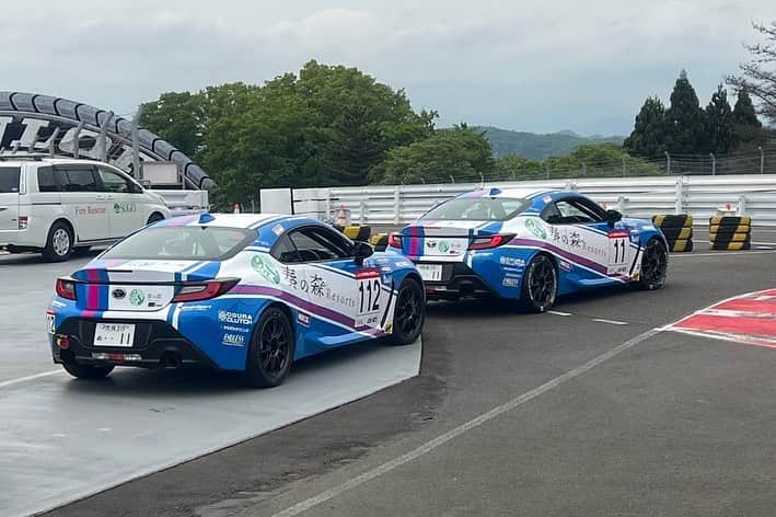 後藤佑紀さんのインスタグラム写真 - (後藤佑紀Instagram)「GR86/BRZcup Rd.1 @スポーツランドSUGO決勝🩵  #11 脇阪寿一選手12位 #112 石森聖生選手 21位  2台とも見事ポジションアップをしてチェッカーを受けました！たくさんの応援ありがとうございました✨  初めての86だったけど相方にも恵まれてチームの皆さんもとっても優しくて楽しい2日間でした🫶駆けつけてくれた皆さんもありがとう😌🩵  次戦6/11 GR86/BRZcup Rd.2@オートポリスでお会いしましょう🐮   #gr86 #gr86brzcup #奏の森 #奏の森リゾート #オウルテック  #owltech #レースクイーン #スポーツランドSUGO」5月14日 17時41分 - kinochan0219