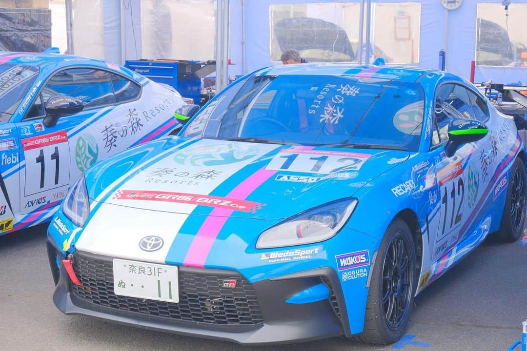 後藤佑紀さんのインスタグラム写真 - (後藤佑紀Instagram)「GR86/BRZcup Rd.1 @スポーツランドSUGO決勝🩵  #11 脇阪寿一選手12位 #112 石森聖生選手 21位  2台とも見事ポジションアップをしてチェッカーを受けました！たくさんの応援ありがとうございました✨  初めての86だったけど相方にも恵まれてチームの皆さんもとっても優しくて楽しい2日間でした🫶駆けつけてくれた皆さんもありがとう😌🩵  次戦6/11 GR86/BRZcup Rd.2@オートポリスでお会いしましょう🐮   #gr86 #gr86brzcup #奏の森 #奏の森リゾート #オウルテック  #owltech #レースクイーン #スポーツランドSUGO」5月14日 17時41分 - kinochan0219