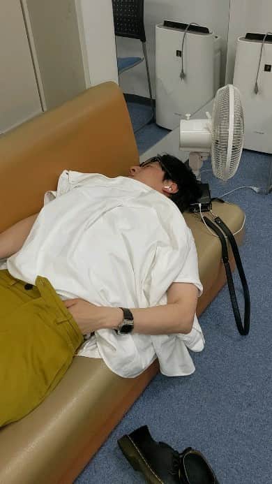 のインスタグラム：「久々の寝れるとき寝ときや  ヘンダーソン中村  なんか一瞬バイバイされて どっか行っちゃいそうになったよ☺」