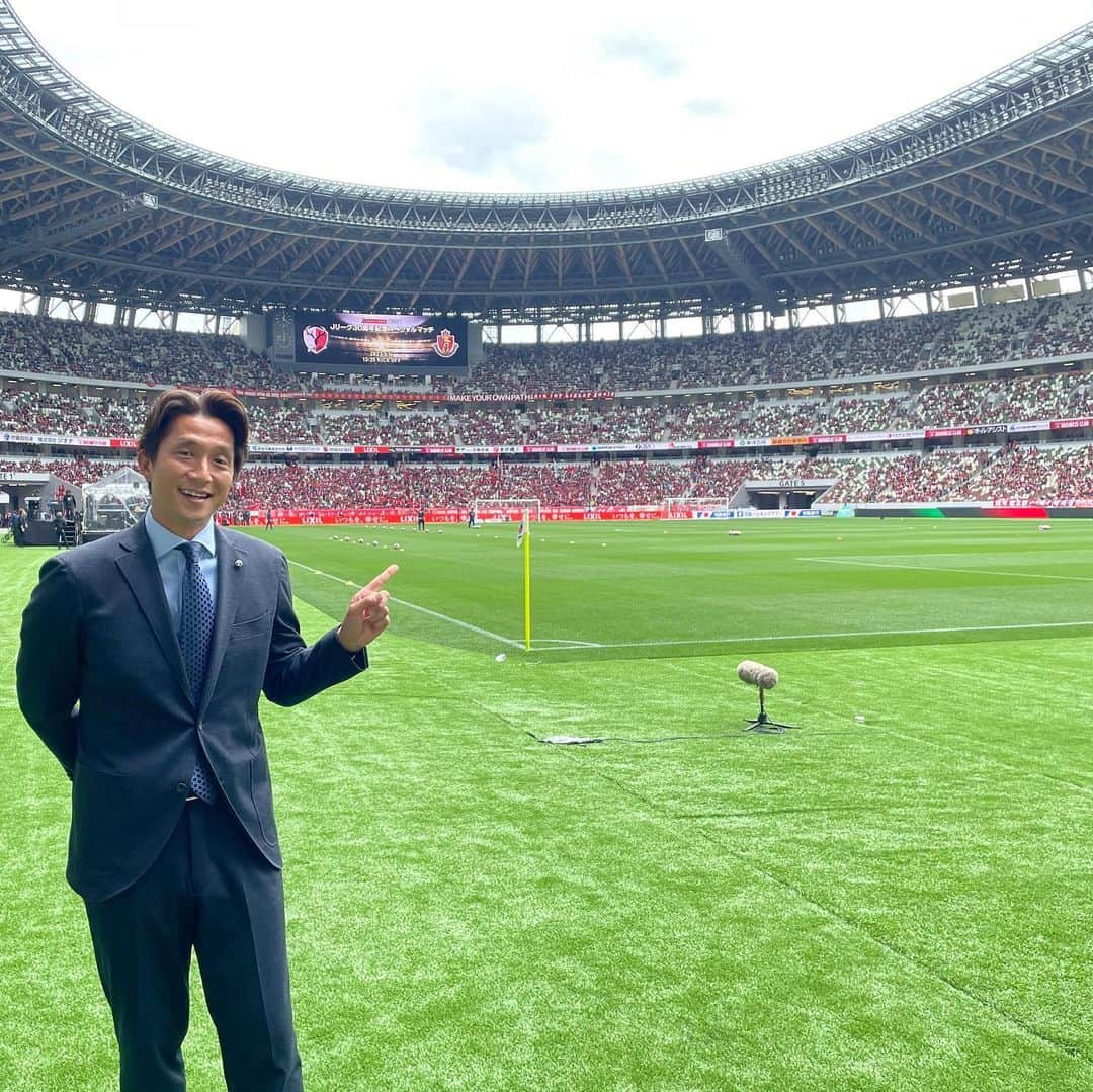 福西崇史さんのインスタグラム写真 - (福西崇史Instagram)「. Jリーグ30周年記念試合⚽️ 鹿島アントラーズvs名古屋グランパスの 解説をしました🎤 . 試合後、 ジーコにお話を聞くことが出来ました⭐️ 会えた事だけでも嬉しいのに、 優しく答えてくれて、 めちゃくちゃ嬉しい🥰 . ありがとう、ジーコ🥺 . #jリーグ30周年 #jリーグ #nhk #鹿島アントラーズ #名古屋グランパス #オリジナル10 #ジーコ #zico #新国立競技場」5月14日 17時55分 - takashi_fukunishi