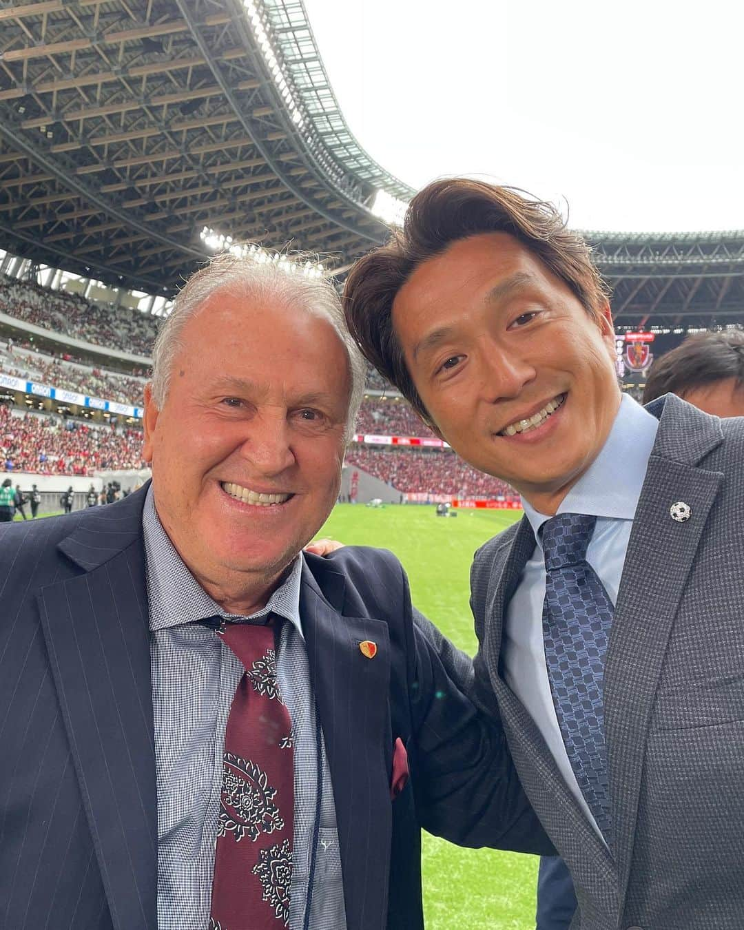 福西崇史さんのインスタグラム写真 - (福西崇史Instagram)「. Jリーグ30周年記念試合⚽️ 鹿島アントラーズvs名古屋グランパスの 解説をしました🎤 . 試合後、 ジーコにお話を聞くことが出来ました⭐️ 会えた事だけでも嬉しいのに、 優しく答えてくれて、 めちゃくちゃ嬉しい🥰 . ありがとう、ジーコ🥺 . #jリーグ30周年 #jリーグ #nhk #鹿島アントラーズ #名古屋グランパス #オリジナル10 #ジーコ #zico #新国立競技場」5月14日 17時55分 - takashi_fukunishi