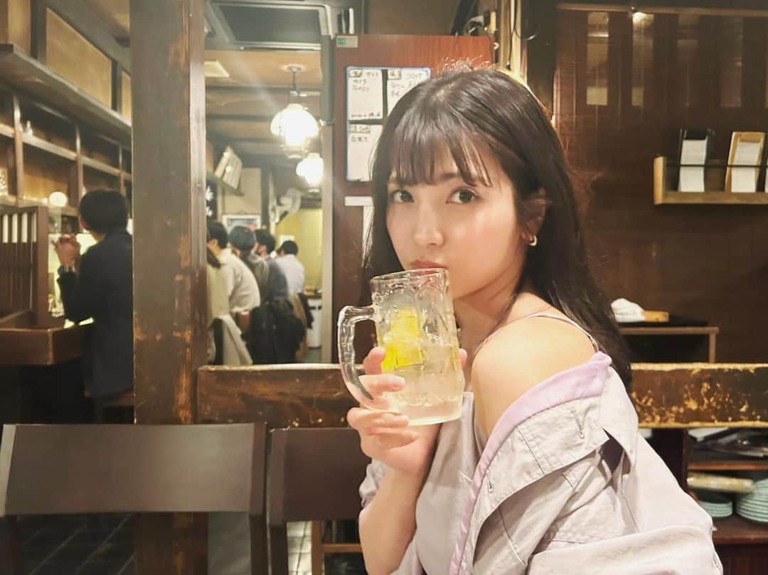 南里美希さんのインスタグラム写真 - (南里美希Instagram)「🍋  Japanese highball is whisky with soda. That's a big hit💜🤍  @kaede626 👩‍❤️‍👩  Awichさまのアフターパーティ最高すぎました  #角ハイ」5月14日 18時01分 - mikinanri_official
