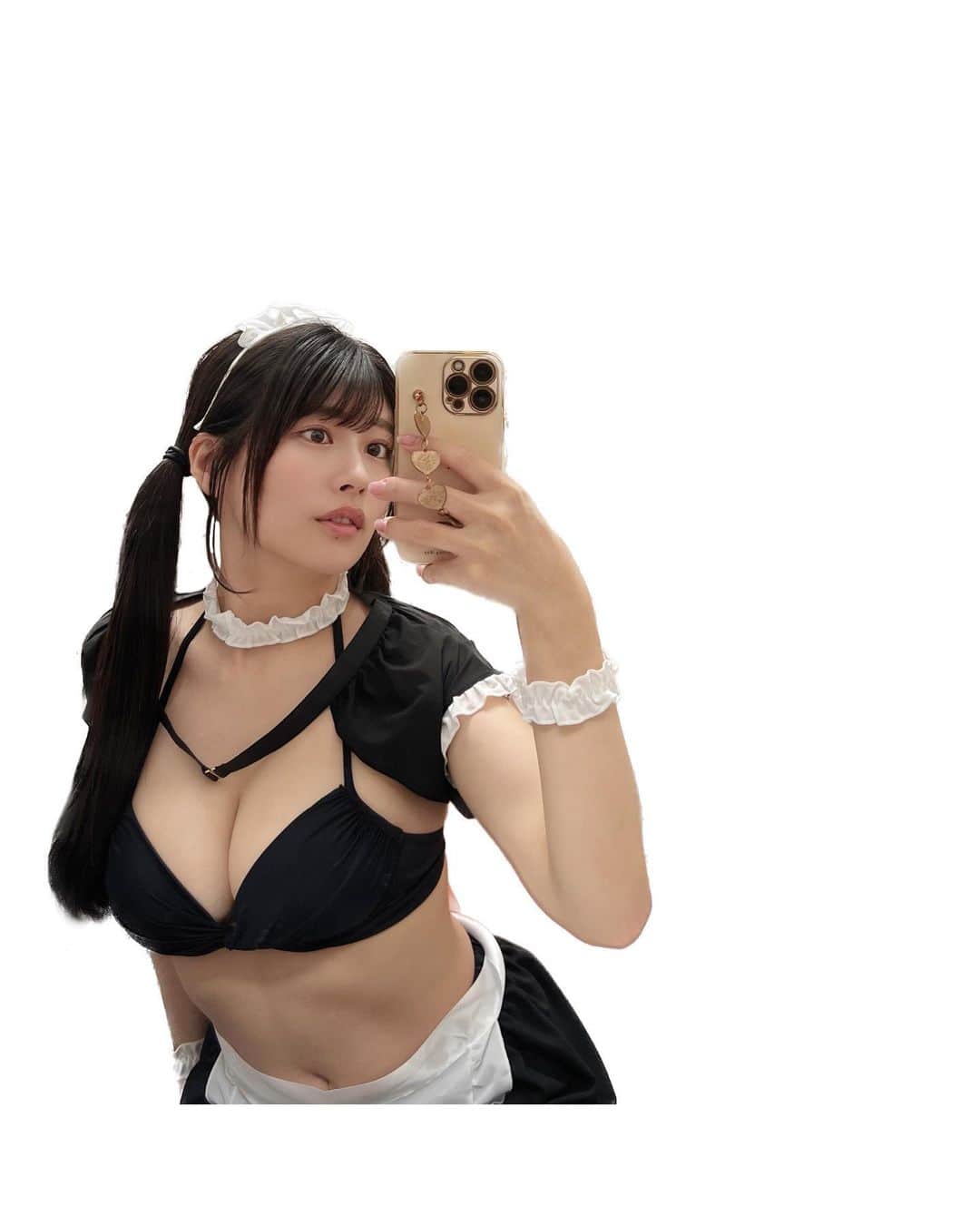 ちとせよしののインスタグラム：「本日のメイドさん☺︎︎ チェキゲットしてね❣️  #グラビア #コスプレ #メイド #cosplay #gravure」