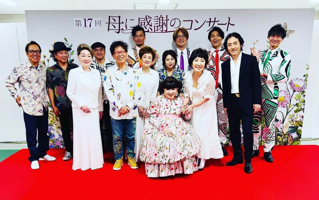 酒井一圭さんのインスタグラム写真 - (酒井一圭Instagram)「ありがとうございました。 また来年呼んでね♨️  #ハウス食品グループ #第17回母に感謝のコンサート #大阪城ホール  #黒柳徹子 #森山良子 #南こうせつ #由紀さおり #安田祥子 #秋川雅史 #BEGIN #夏川りみ #純烈」5月14日 18時04分 - sakaikazuyoshi