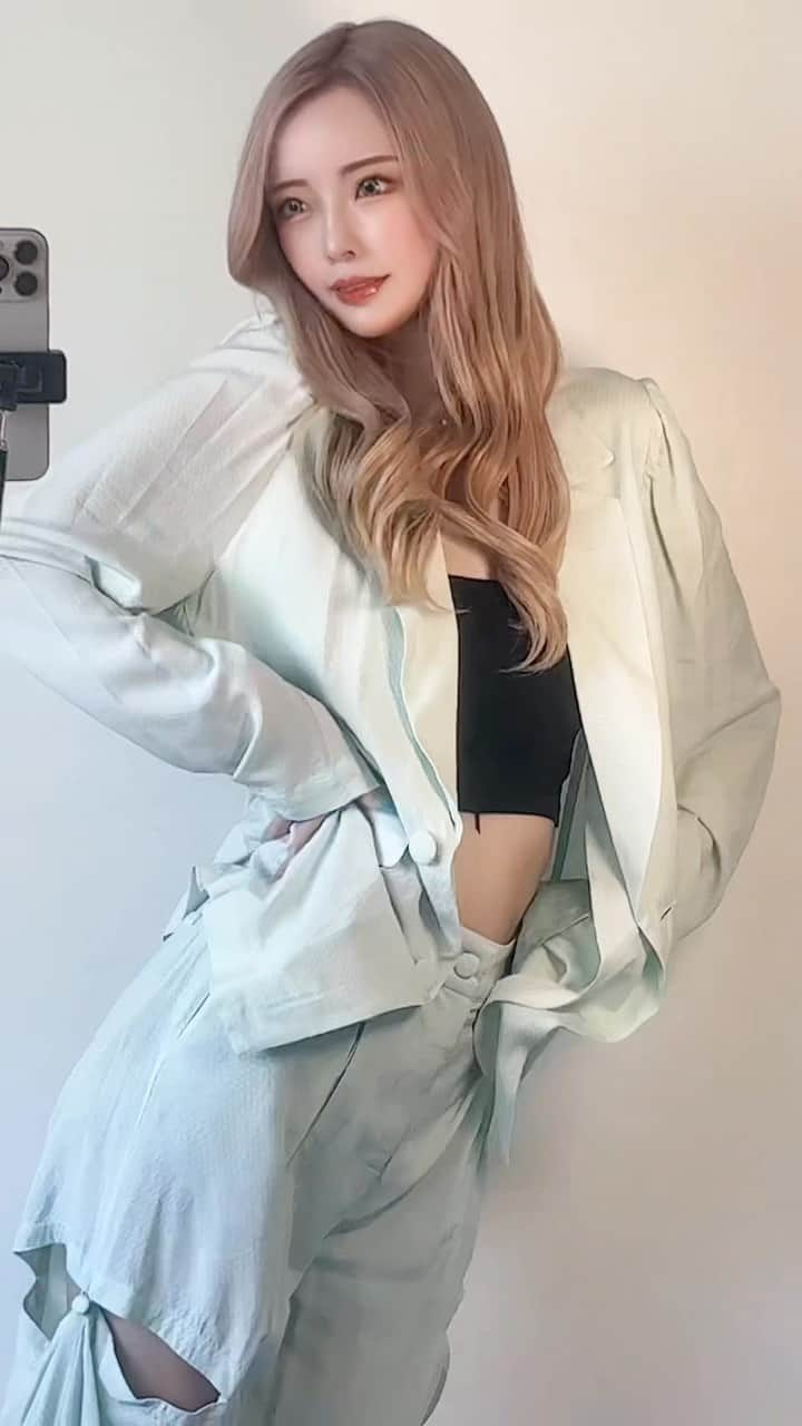 あしすぱのインスタグラム：「お気に入りの春服🌸  #tiktok  #tiktokjapan  #dance #tiktokdance」