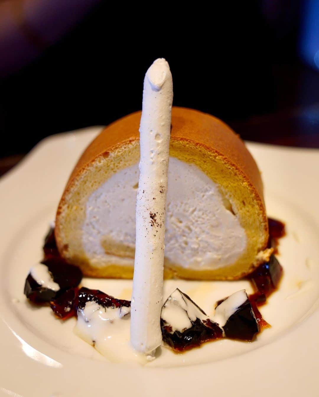 くまくまくまさんのインスタグラム写真 - (くまくまくまInstagram)「・ ジメジメしてくるとあんまり食欲出ないけど、  デザートに限って、いくら食べても、まだ足りないのって病気？w🥹🍰  #六本木カフェ#六本木#カフェ巡り#カフェ活#カフェタイム #喫茶店#喫茶#大人コーデ#大人かわいいコーデ#大人かわいい #ブラックコーデ#中国ファッション#韓国ファッション #六本木デート#モノトーンコーデ#roppongi#雰囲気推してください#雰囲気女子#韓国ファッション#韓国っぽ」5月14日 18時07分 - dango_kuma
