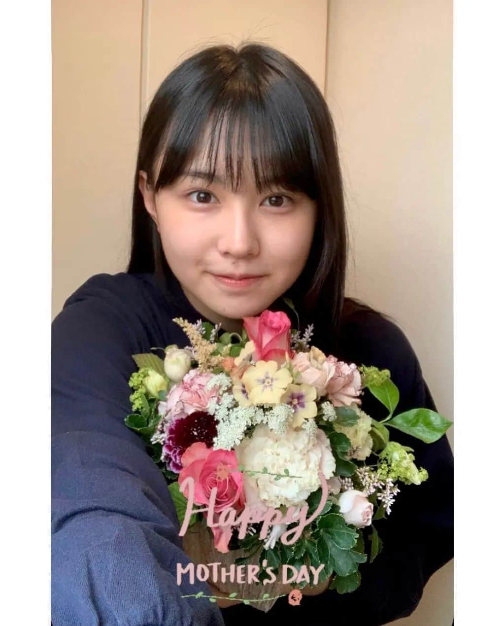 森﨑美月さんのインスタグラム写真 - (森﨑美月Instagram)「💐母の日  今年はお母さんの好きな紫色のカーネーションにしたよ♡ フリルがかわちい♡  ⁑ ⁑  #seventeen #モデル #セブンティーン #森﨑美月 #jk #fjk #16歳 #母の日 #いつもお弁当ありがとう」5月14日 18時12分 - morisaki_mizuki_