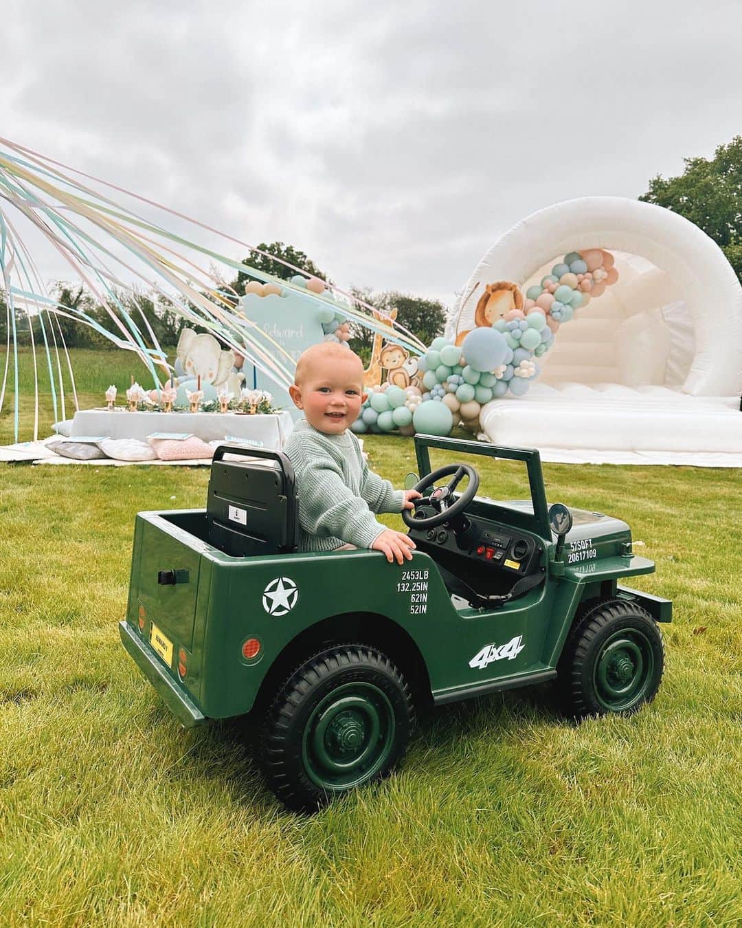 サム・フェアーズのインスタグラム：「Happy 1st Birthday Edward 🥳 I can’t quite believe you’re 1 🥹 1 whole year of having you in our lives, we love you so much darling, your  cheeky little personality makes us laugh every single day. You’re always up to mischief or breaking something 😅 you give the best kisses & cuddles 🥰 You really are a special little soul my sweetheart. Happy birthday 🎂 x  Thank you so much to all of these amazing party companies who helped pull this together for me last minute 🥲🫶 (not an ad) I couldn’t have done it without you all.  @gemmamcgrathevents  @bexleyconfettiballoons  @tiptopsoftplay (this was amazing the kids played all day on this)  @partiesandsigns  @luxebounceuk ☺️」