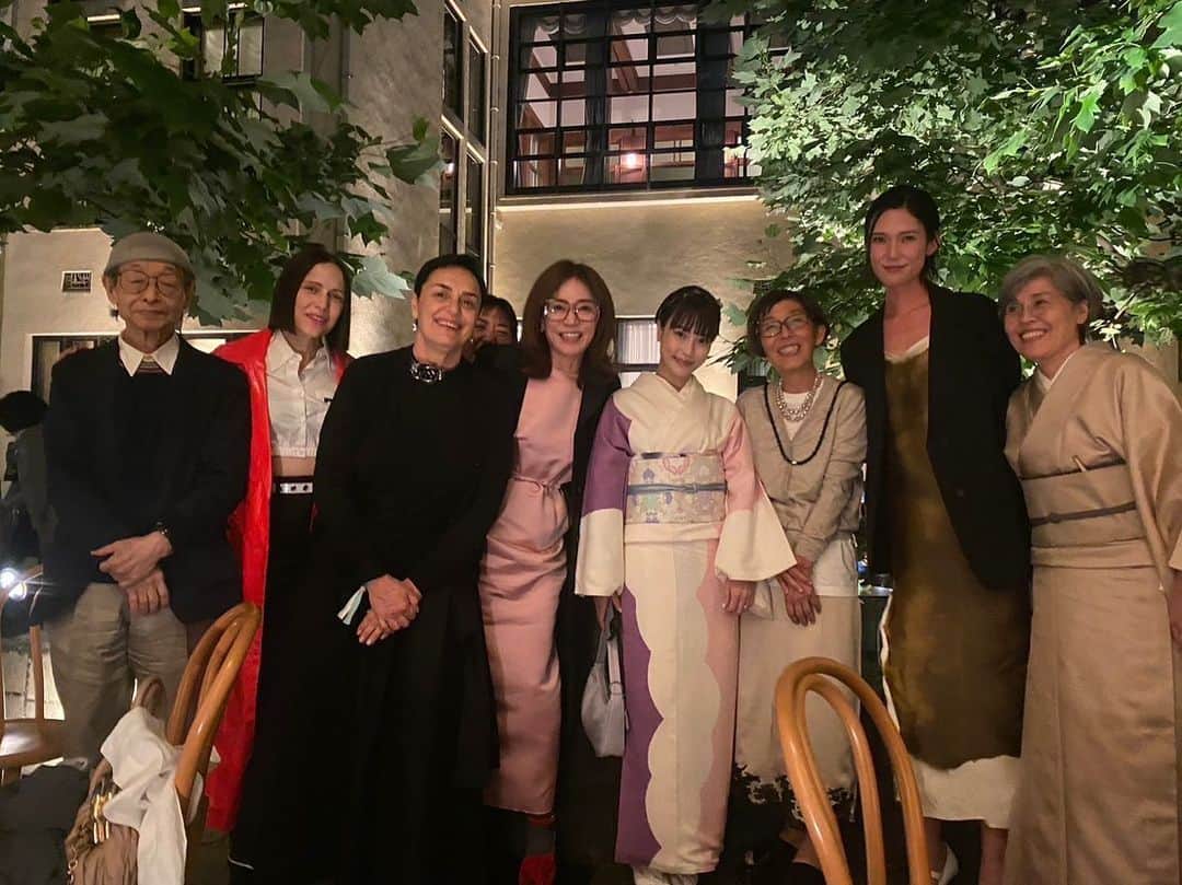 田中杏子さんのインスタグラム写真 - (田中杏子Instagram)「東京都庭園美術館で二日間にわたって開催されたアートイベント『PRADA MODE』。初日の夜は、美術館館長でこのイベントのキュレーターでもある建築家の妹島和世さんを囲んで多くのクリエイターが集まりました💕🎉  PRADAの皆さま、関係者の皆さま、とても楽しかったです❣️ お疲れ様でした🙏🙇‍♀️  ディナー席では、現代アーティストの田名網敬一さんやモデルで女優のTAOちゃんが一緒でたくさん話ができました。  #pradamode  #akotanaka #妹島和世」5月14日 9時47分 - akoakotanaka
