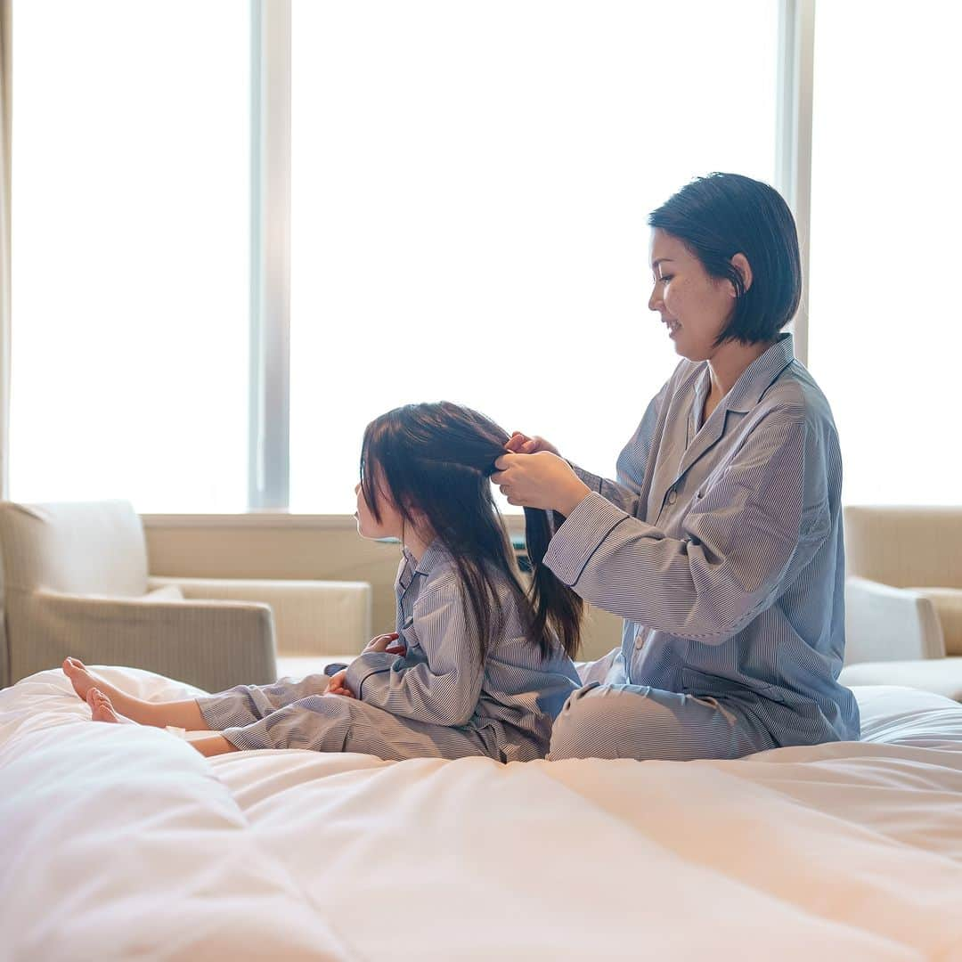 Park Hyatt Tokyo / パーク ハイアット東京さんのインスタグラム写真 - (Park Hyatt Tokyo / パーク ハイアット東京Instagram)「Happy Mother's Day! Make your mom's smile even brighter today by having a bonding day with your mommy dearest!  お母さん、ありがとう。「母の日」のために思いを込めてシェフ ジュリアンが創り上げたスイーツで、いつもよりママを笑顔に！  "Share your own images with us by tagging @parkhyatttokyo  —————————————————————  #ParkHyattTokyo #ParkHyatt #Hyatt #luxuryispersonal  #mothersday  #pastryboutique #パークハイアット東京 #母の日  #お母さんありがとう #ペストリーブティック #スイーツ #母の日スイーツ #インフィニティ @julien_perrinet  @chef_thibault_chiumenti」5月14日 10時00分 - parkhyatttokyo