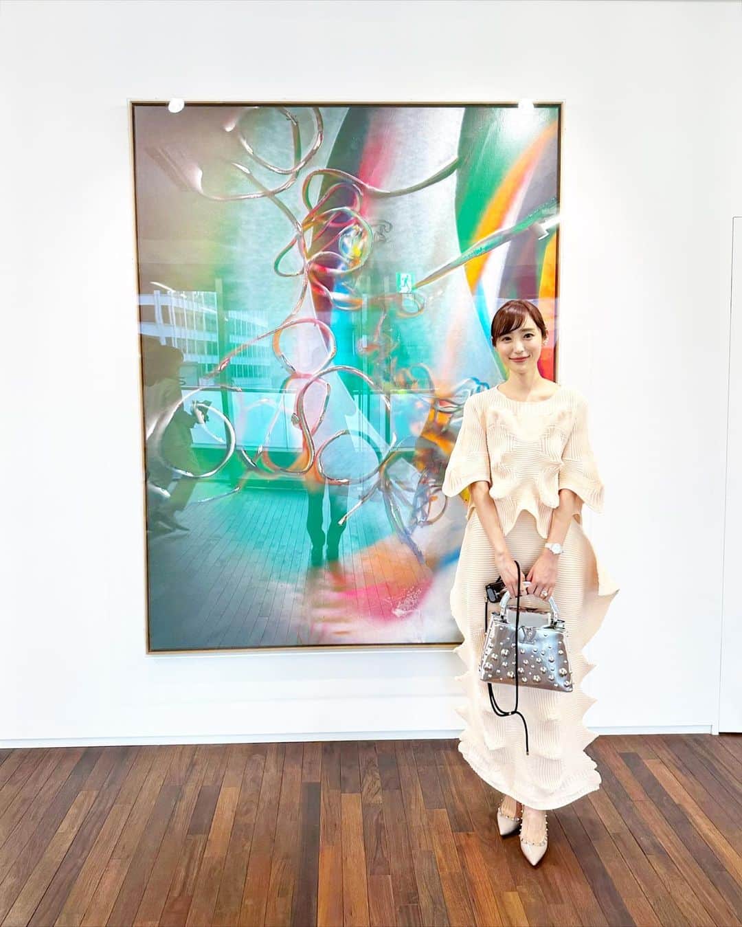 小林真由のインスタグラム：「UESHIMA COLLECTION  @ PHILLIPS ⁡  エネルギッシュなアートの数々✨ ぜひです！ ⁡ ⁡ --- PHILLIPS東京では最も勢いのある 日本人コレクターの一人 ⁡  UESHIMA COLLECTION ⁡ より、【旅の始まり】を開催いたします。 ⁡ 2022年2月から１年余りで600点の作品をコレクションした植島幹九郎氏。日本各地、ソウル、ロンドン、パリ、ベニス、香港とコレクションの旅にでかけ、実際に出合ったアーティストによる作品を中心に今回展覧会を開催いたします。    ⁡ #松本陽子#katharinagrosse #jadefadojutimi #theastergates #agnesmartin #bernardfrize #adrianghenie #奈良祐希 #anniemorris #工藤麻紀子  #martincreed #今井麗 #岡﨑乾二郎 #多田圭佑 #gerhardrichter #塩田千春 #五木田智央 #千葉正也 #荻野夕奈 ⁡#ueshimacollection #植島コレクション #現代アート #comtenporaryart #phillipstokyo」