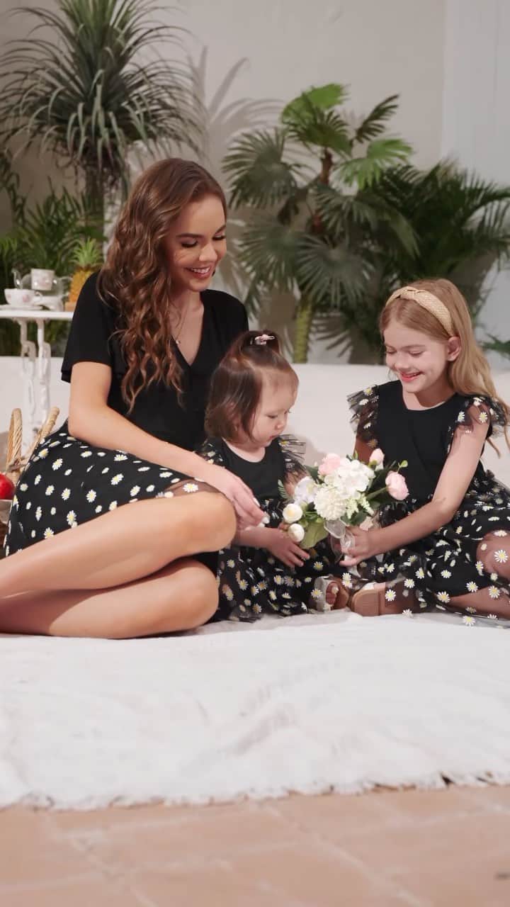 SHEINのインスタグラム：「Plan your perfect getaway with mommy & me matching sets 👩👦💕  🔎15544879 15544821 15544911 15572389 15545036  #motherdaughter #family #Emeryrose」