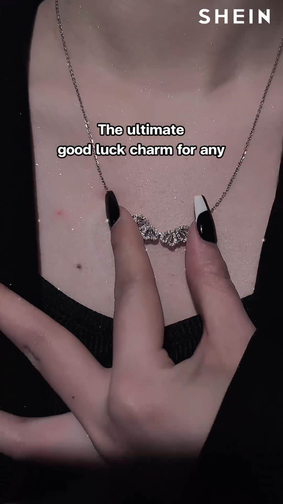 SHEINのインスタグラム：「The luck‘s on your side with this charming convertible clover necklace 🍀💫 Lucky you 😉  #SHEINgraduation」
