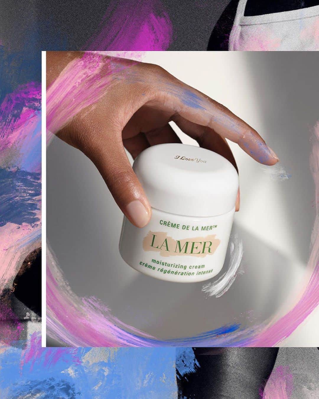 ドゥラメールのインスタグラム：「No one quite like her.  Discover a vibrant gift set and engraving services for a Mother’s Day gift that celebrates her unique radiance.  #lamer #lamerskincare #cremedelamer」