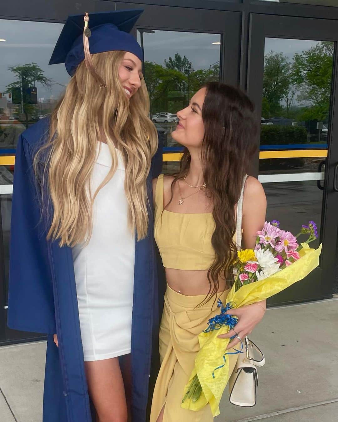Brooke Marie Hylandのインスタグラム：「Time flies!!! Congrats to my not so lil sis👩🏼‍🎓😮‍💨」