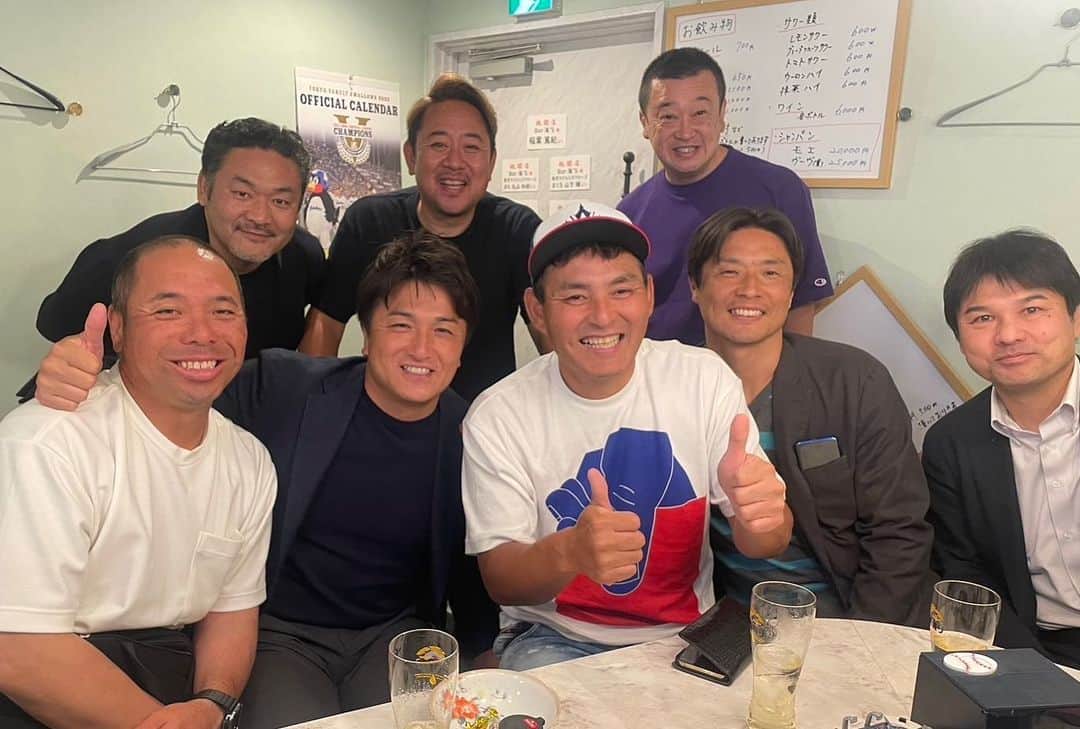 高橋由伸のインスタグラム：「六大学の同期仲間と会う機会がありました。卒業から25年も経ちますが、会えば不思議に学生時代の気持ちに戻ります。とても良い時間でした。  #東京六大学」
