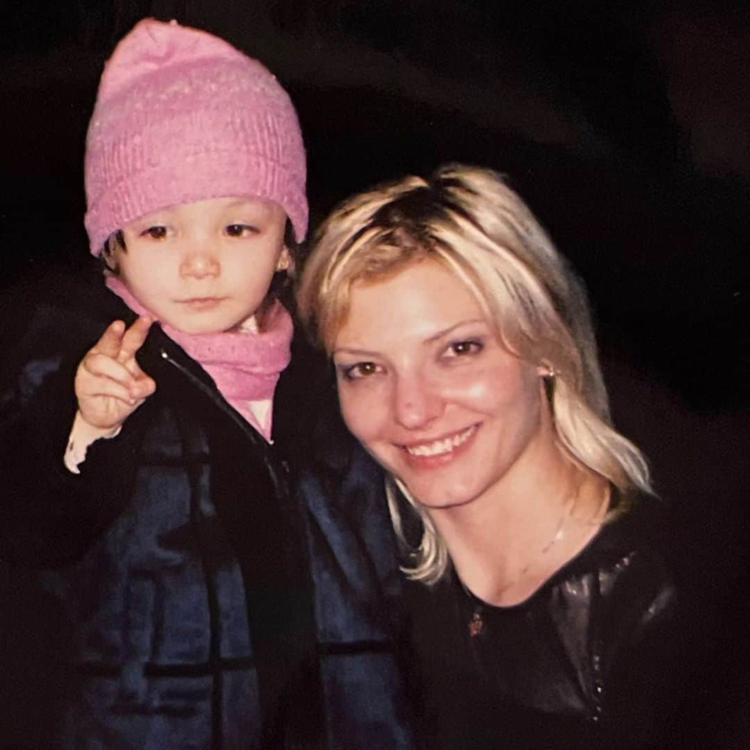 東海林クレア（くれたん）のインスタグラム：「Happy mother's day🌹🌹🌹  te iubesc❤️」