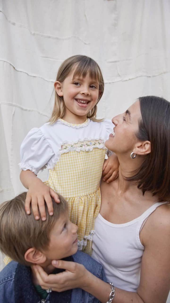 マラ・ロザックのインスタグラム：「These women are my hero’s, some of my life long friends and creative collaborators. They inspire me daily with their strength, incomparable talent but most of all how they mother 🤍they love deeply & honestly.  I love you. Happy Mothers Day to you ALL, you make the world go round🤍 @rozhair #nurturedbeauty @camillawhitman  @mollyrstern  @karlawelchstylist  @missjobaker  @fionastiles  @samanthamcmillen_stylist  @karayoshimotobua  @rachelgoodwinmakeup  @ericka_verrett  @nellichristine @barbdoeshair   🕊️Many of my loves not pictured here & I honor them deeply. Sending all of the mamas love. We couldn’t do any of it without each-others support.」