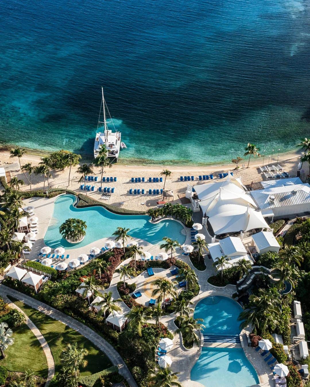 リッツ・カールトンのインスタグラム：「Bright sands and rippling blues make idyllic Great Bay views at The Ritz-Carlton, #StThomas.」