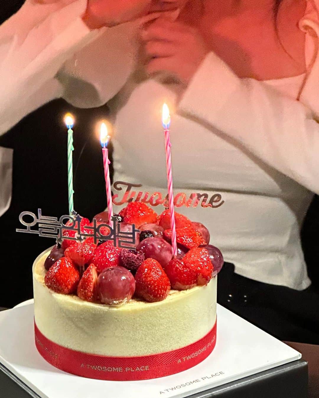 ヒョミン さんのインスタグラム写真 - (ヒョミン Instagram)「생일이 2주나 남았는데 벌써부터 축하 잔뜩 해주는 친구분들... 정말 고맙습니다... ❤️‍🩹 오늘부터 생중계(생일 중독 계정) 시작...」5月14日 11時24分 - hyominnn