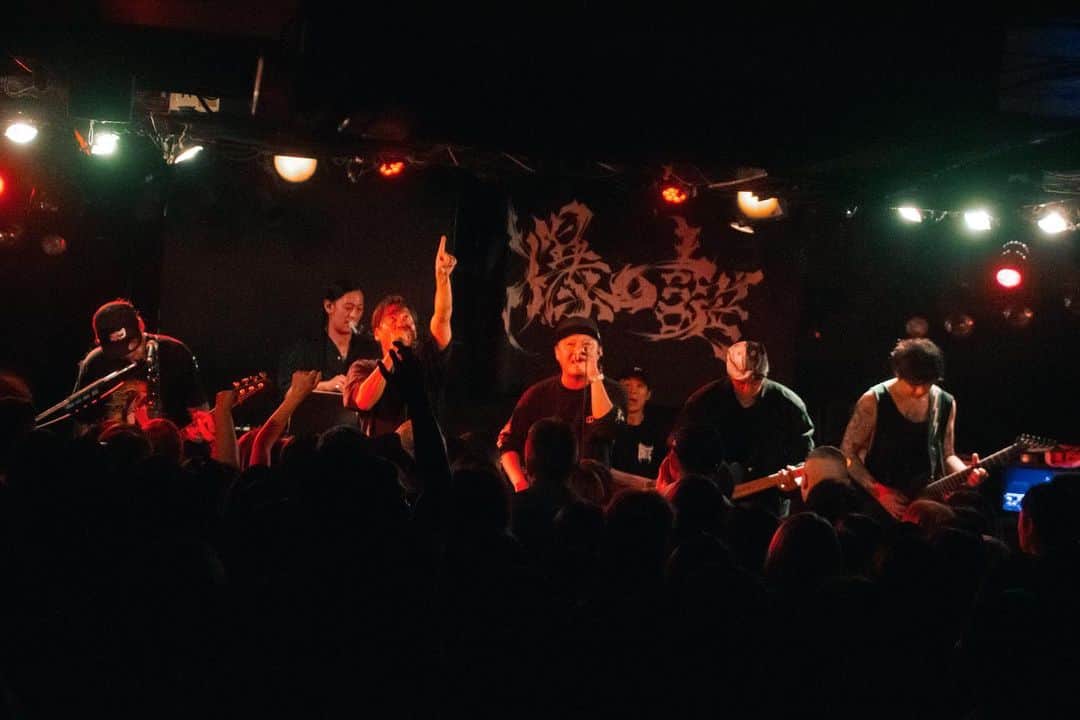 山嵐のインスタグラム：「【横浜⚡️】💣爆誕~横浜編~🔥 ■5/13(土) F.A.D YOKOHAMA w/ 般若 , t-Ace  爆誕、お越しいただき、ありがとうございました！  ▶︎▶︎NEXT LIVE▶︎▶︎ ☠️The BONEZ 10th Anniversary Tour "47 AREAS”🔥  ■5/26(金) HEAVEN'S ROCK さいたま新都心VJ-3 🎫¥4,700+1D  📲 https://yamaarashi.asia/schedule/the-bonez-10th-anniversary-tour-47-areas/  ライブハウスでお待ちしています🔥  #thebonez10 #骨から気合い #山嵐」
