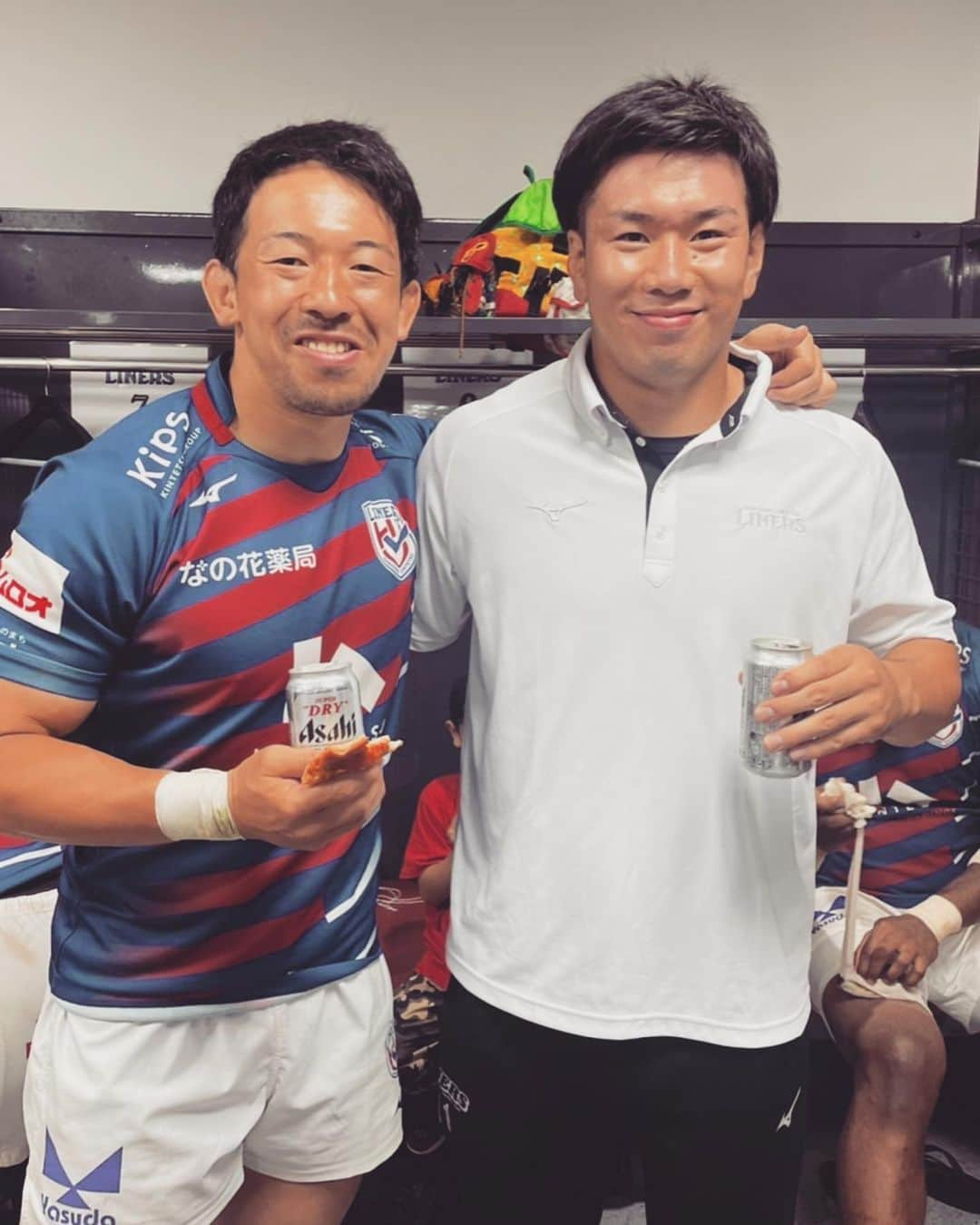 村田毅さんのインスタグラム写真 - (村田毅Instagram)「2022-2023 Season✅  大阪に来て初めてのシーズン、タフなシーズンでしたが、ライナーズには素晴らしい人間がたくさんいて、このチームの一員として最後まで戦い抜くことができて幸せでした🙏  入れ替え戦というのは何度やっても心臓に悪い。個人としても学び続けることを止めずに変化して、もっとレベルアップできるように全力を尽くします。  これからも花園近鉄ライナーズの応援をよろしくお願いします🔥  #花園近鉄ライナーズ #近鉄漢 #感謝  今シーズンもサポートありがとうございました🙏🙏 #ASICS　@asics_japan  #KENTAI　@kentai_official」5月14日 11時31分 - tsuyoshimurata1215