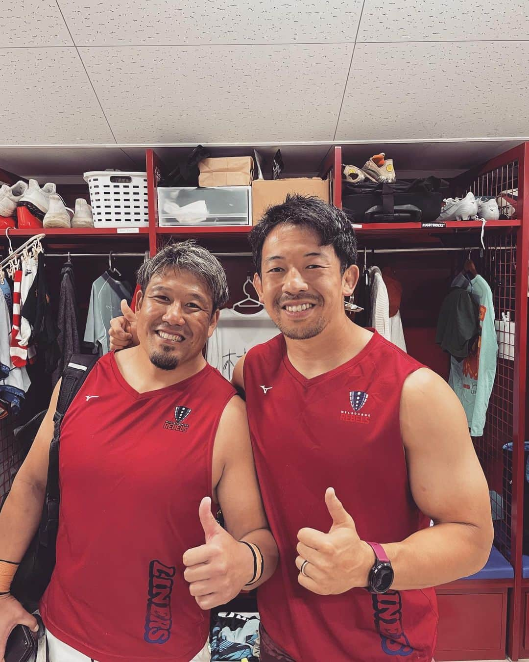 村田毅さんのインスタグラム写真 - (村田毅Instagram)「2022-2023 Season✅  大阪に来て初めてのシーズン、タフなシーズンでしたが、ライナーズには素晴らしい人間がたくさんいて、このチームの一員として最後まで戦い抜くことができて幸せでした🙏  入れ替え戦というのは何度やっても心臓に悪い。個人としても学び続けることを止めずに変化して、もっとレベルアップできるように全力を尽くします。  これからも花園近鉄ライナーズの応援をよろしくお願いします🔥  #花園近鉄ライナーズ #近鉄漢 #感謝  今シーズンもサポートありがとうございました🙏🙏 #ASICS　@asics_japan  #KENTAI　@kentai_official」5月14日 11時31分 - tsuyoshimurata1215