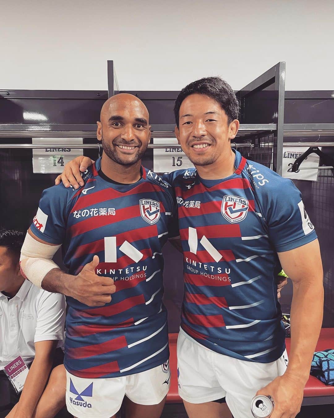 村田毅さんのインスタグラム写真 - (村田毅Instagram)「2022-2023 Season✅  大阪に来て初めてのシーズン、タフなシーズンでしたが、ライナーズには素晴らしい人間がたくさんいて、このチームの一員として最後まで戦い抜くことができて幸せでした🙏  入れ替え戦というのは何度やっても心臓に悪い。個人としても学び続けることを止めずに変化して、もっとレベルアップできるように全力を尽くします。  これからも花園近鉄ライナーズの応援をよろしくお願いします🔥  #花園近鉄ライナーズ #近鉄漢 #感謝  今シーズンもサポートありがとうございました🙏🙏 #ASICS　@asics_japan  #KENTAI　@kentai_official」5月14日 11時31分 - tsuyoshimurata1215